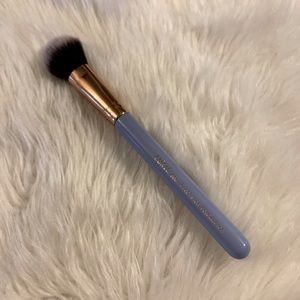 ❄️4/25$❄️Luxie 660 Precision Foundation